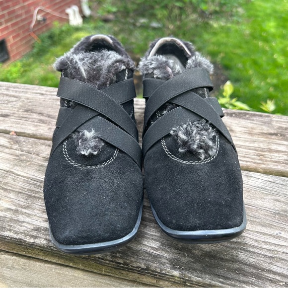 Stuart Weitzman Black Suede Sherpa lined Loafers  or Sneakers Sz. 9.5 - Picture 2 of 13